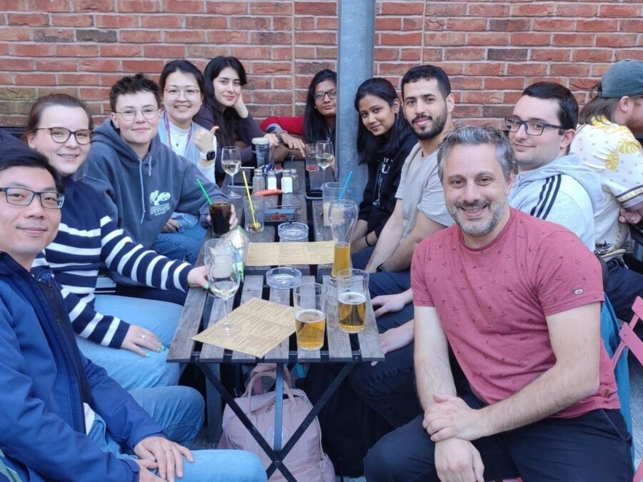 Lab social — the whole table